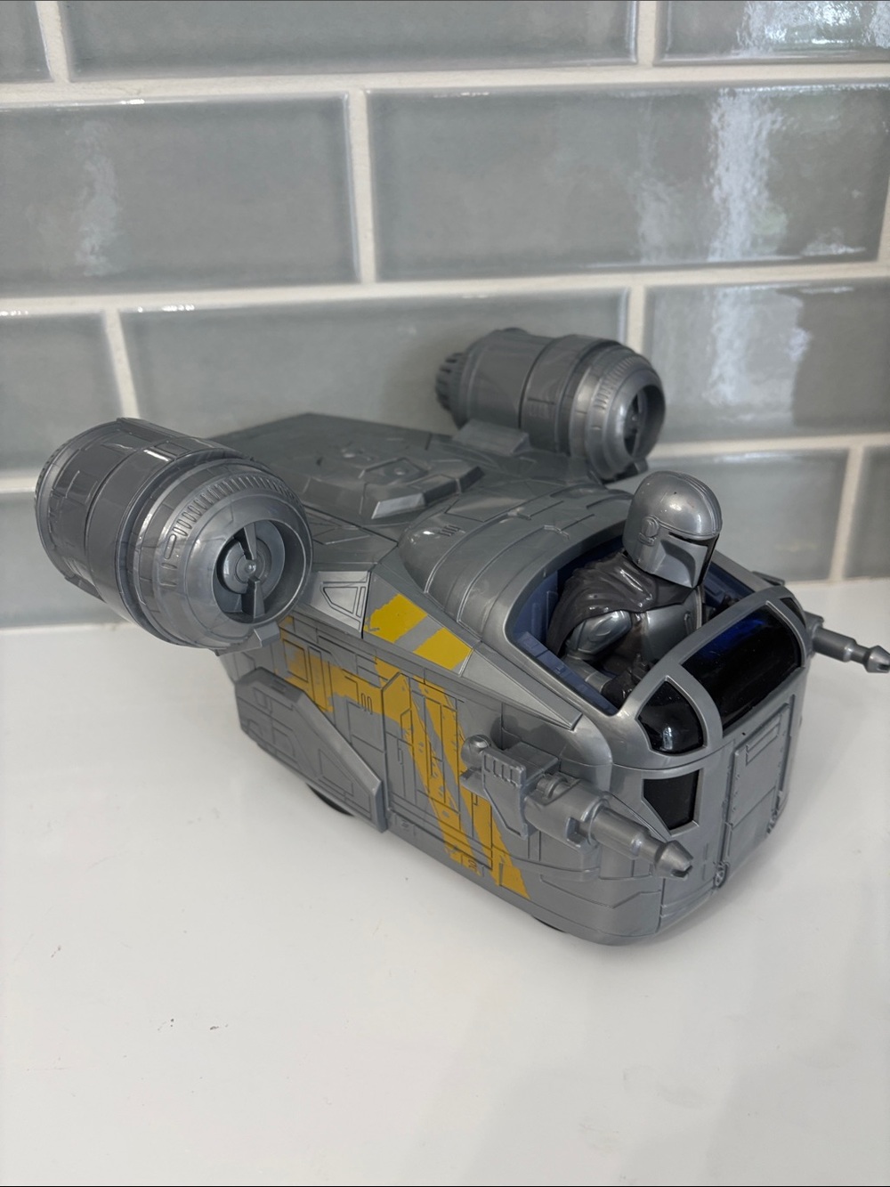 Star Wars The Mandalorian 9" Remote Control Razor Crest